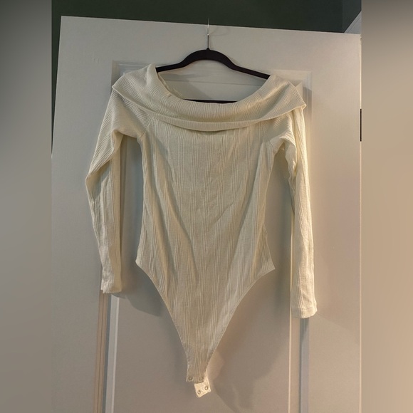 Aerie Cream Off-Shoulder Women's Top - Picture 1 of 4